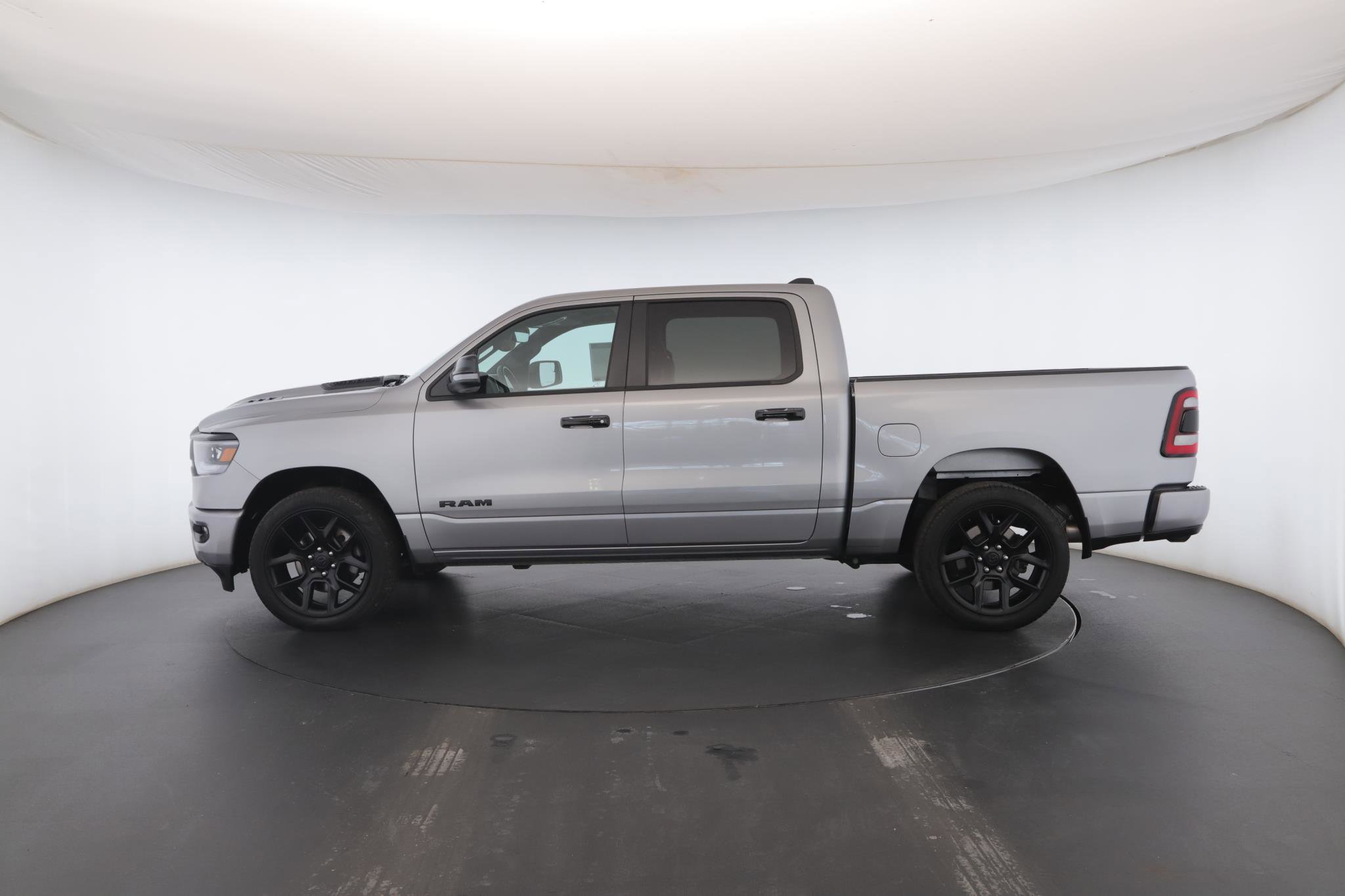 Used 2024 RAM 1500 Laramie AWD/4WD image 21