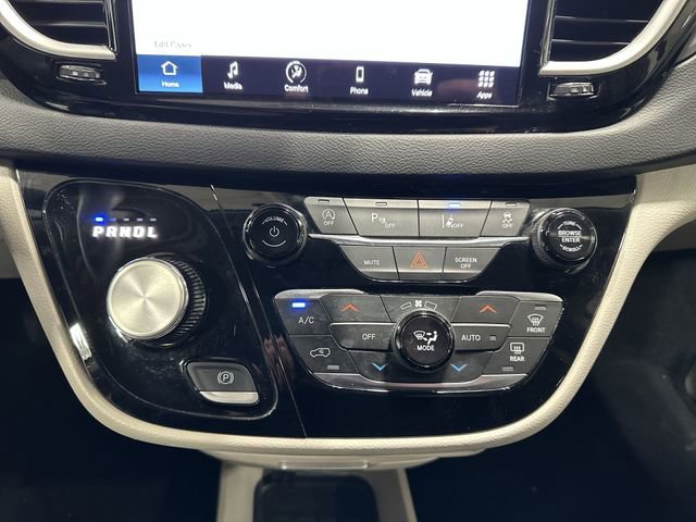 Used 2024 Chrysler Pacifica Touring-L image 20