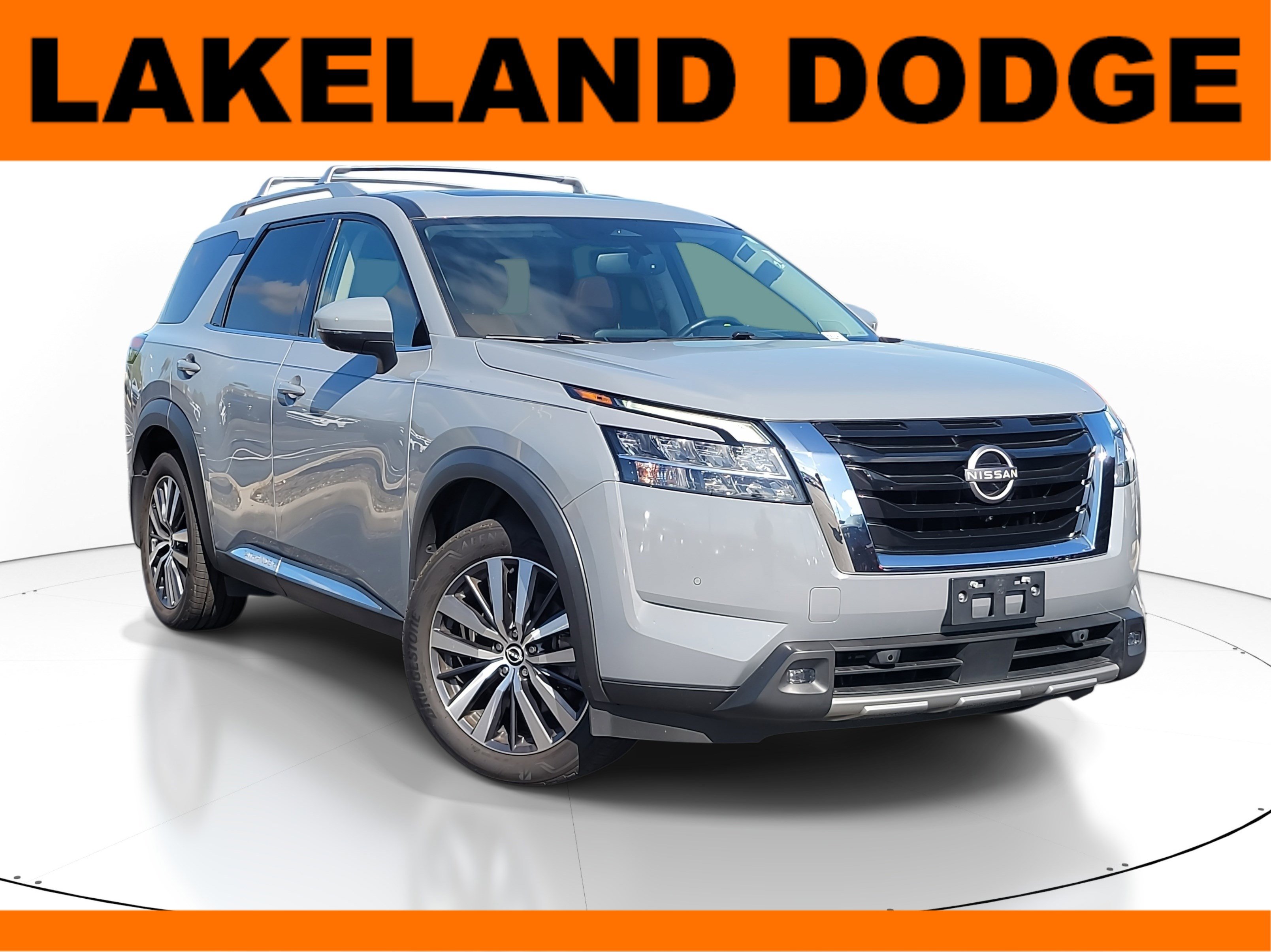Used 2022 Nissan Pathfinder Platinum w/ Cargo Package image 1