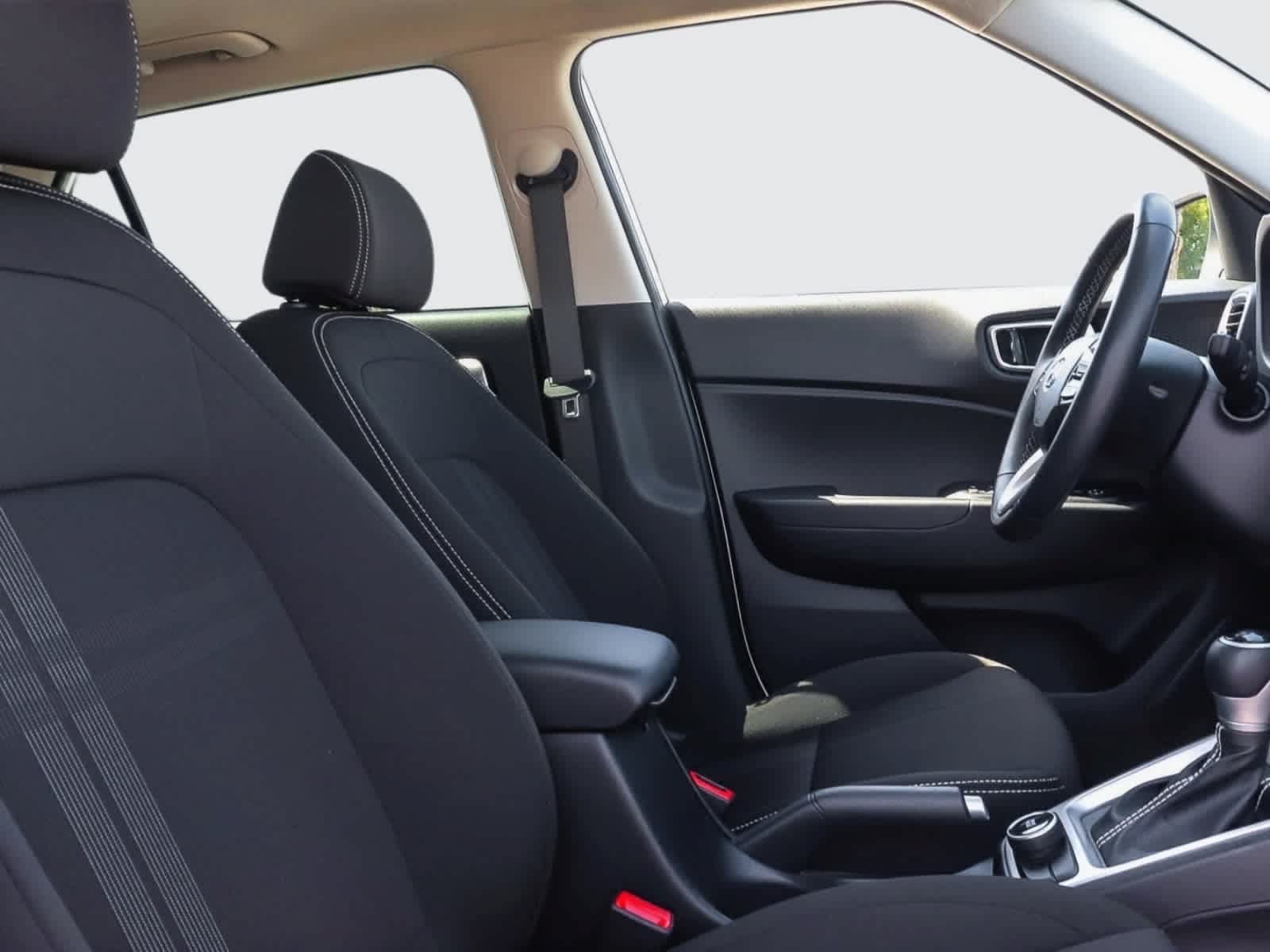 Used 2024 Hyundai Venue SEL FWD image 27