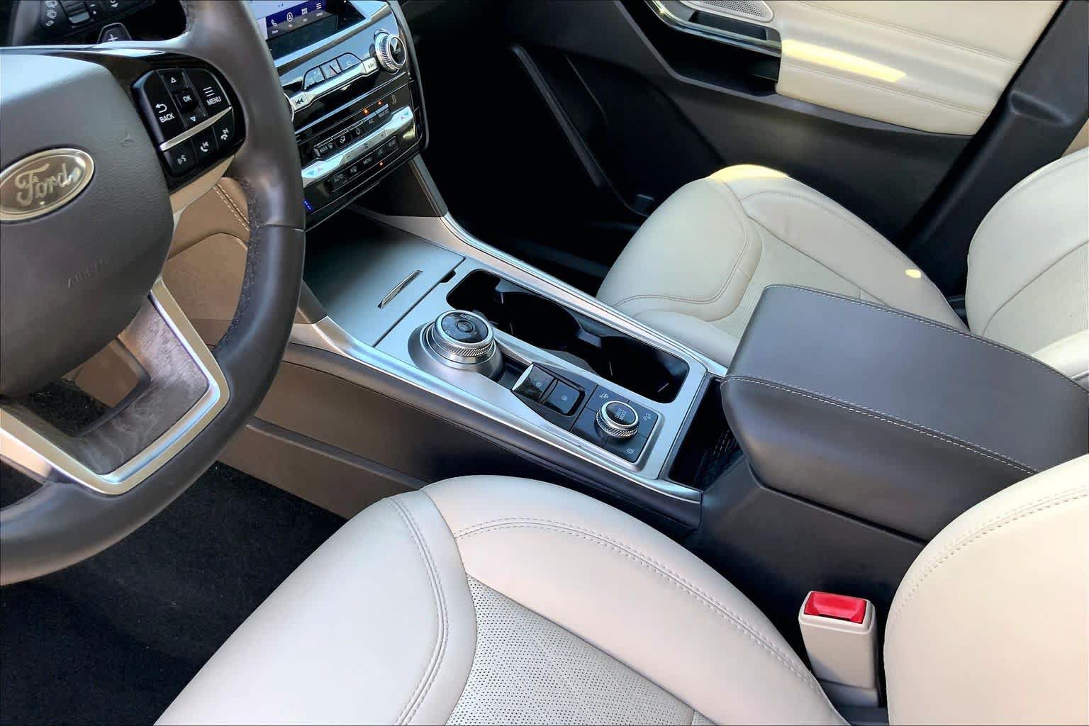Used 2021 Ford Explorer Platinum w/ Premium Technology Package AWD/4WD image 17