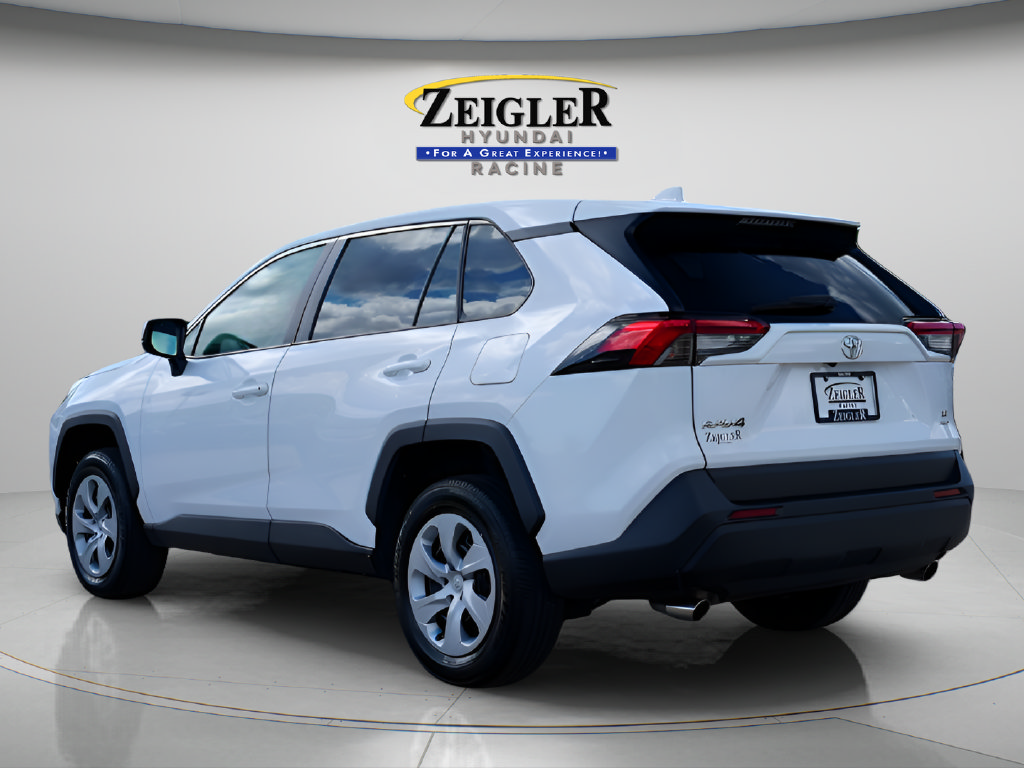Used 2025 Toyota RAV4 LE AWD/4WD image 5
