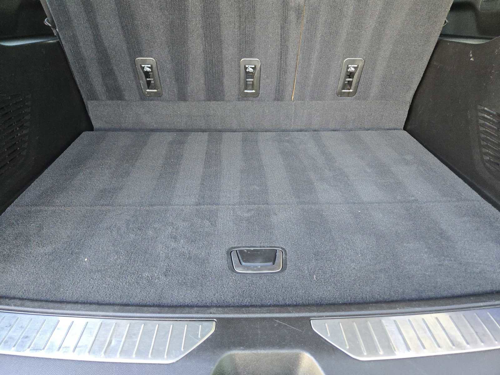 Used 2021 Chevrolet Suburban Premier image 32