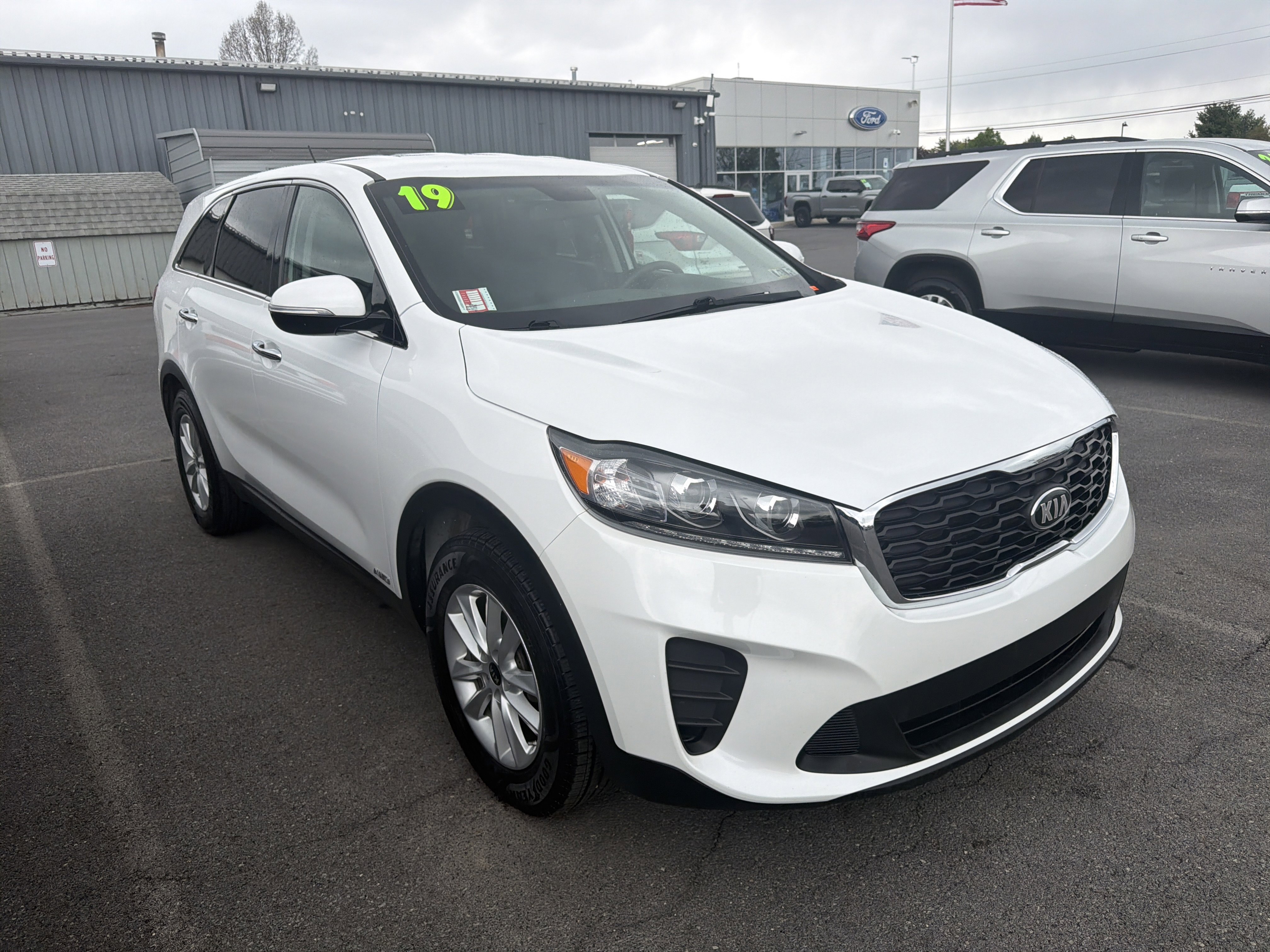 Used 2019 Kia Sorento AWD V6 image 3