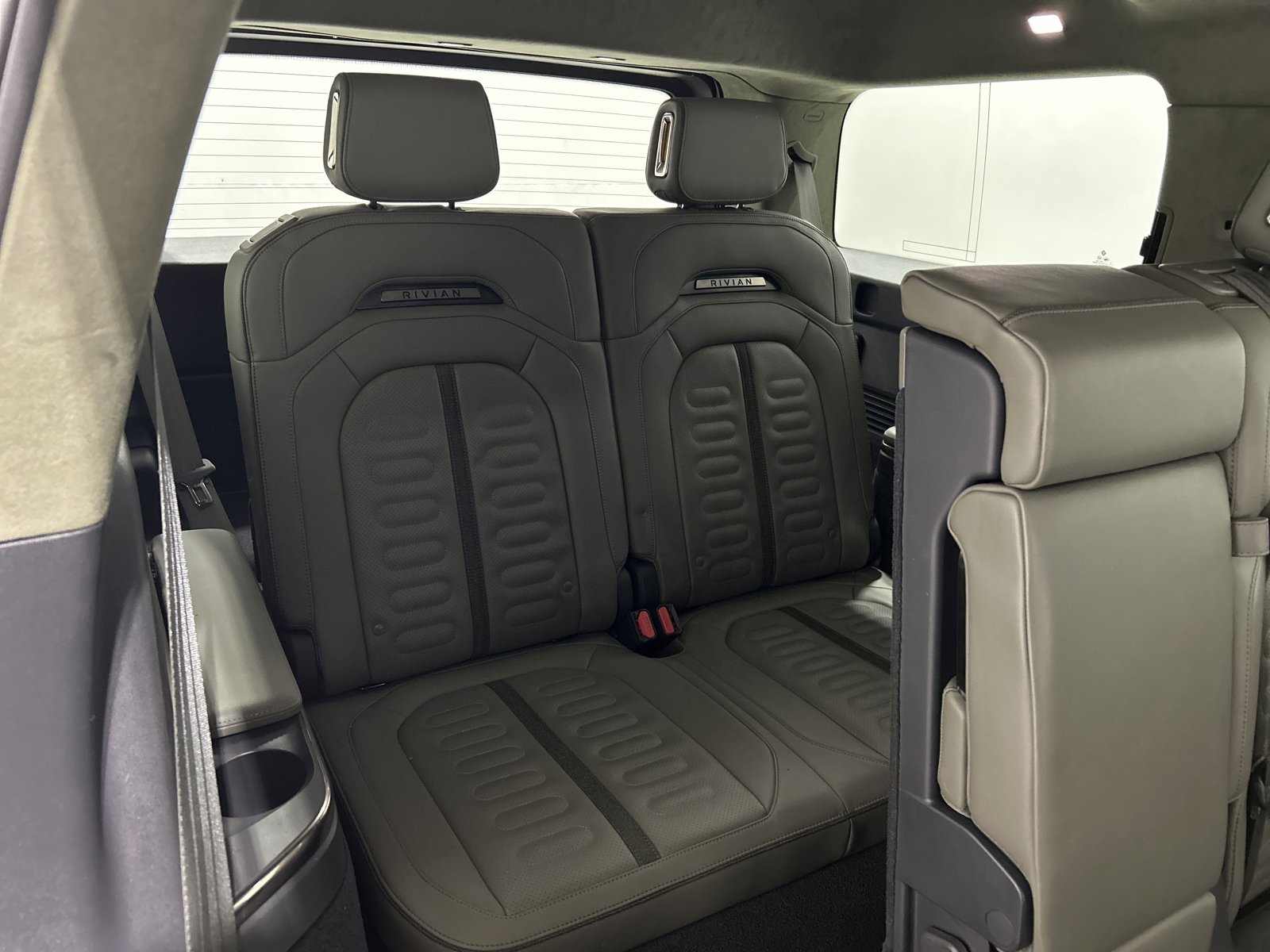 Used 2022 Rivian R1S Launch Edition AWD/4WD image 25
