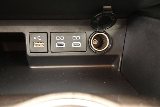 Used 2023 Toyota Highlander Limited FWD image 4