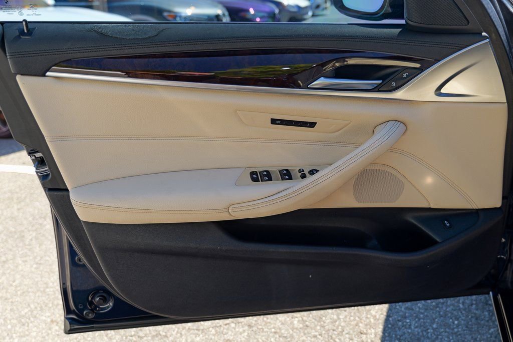 Used 2018 BMW 540i xDrive image 16