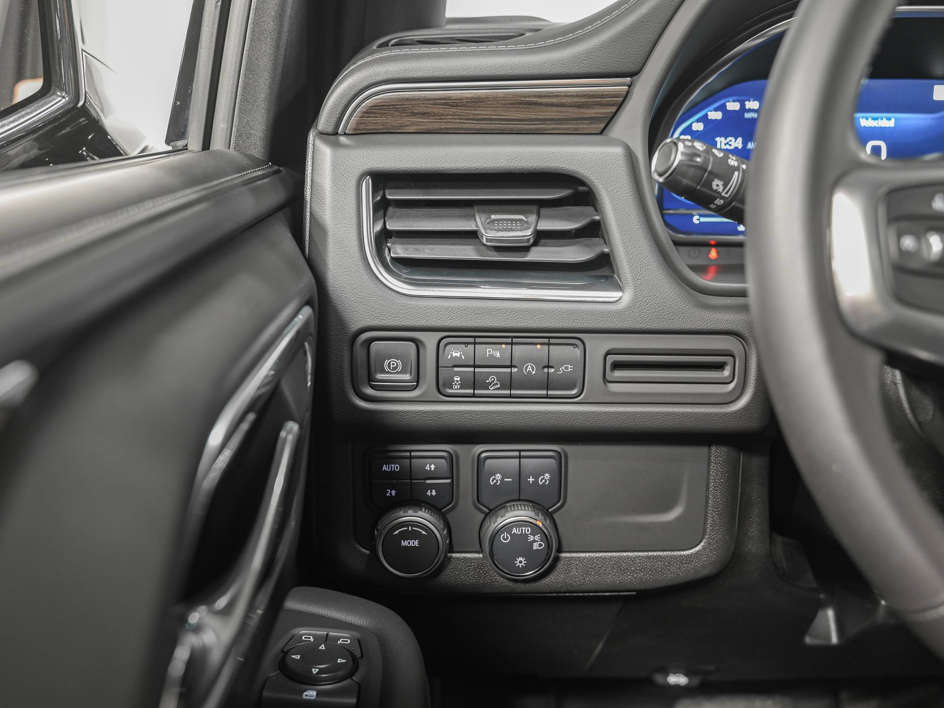 Used 2022 Chevrolet Suburban Z71 AWD/4WD image 18