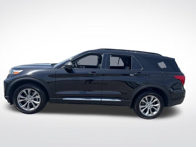 Used 2023 Ford Explorer XLT w/ Equipment Group 202A AWD/4WD image 2