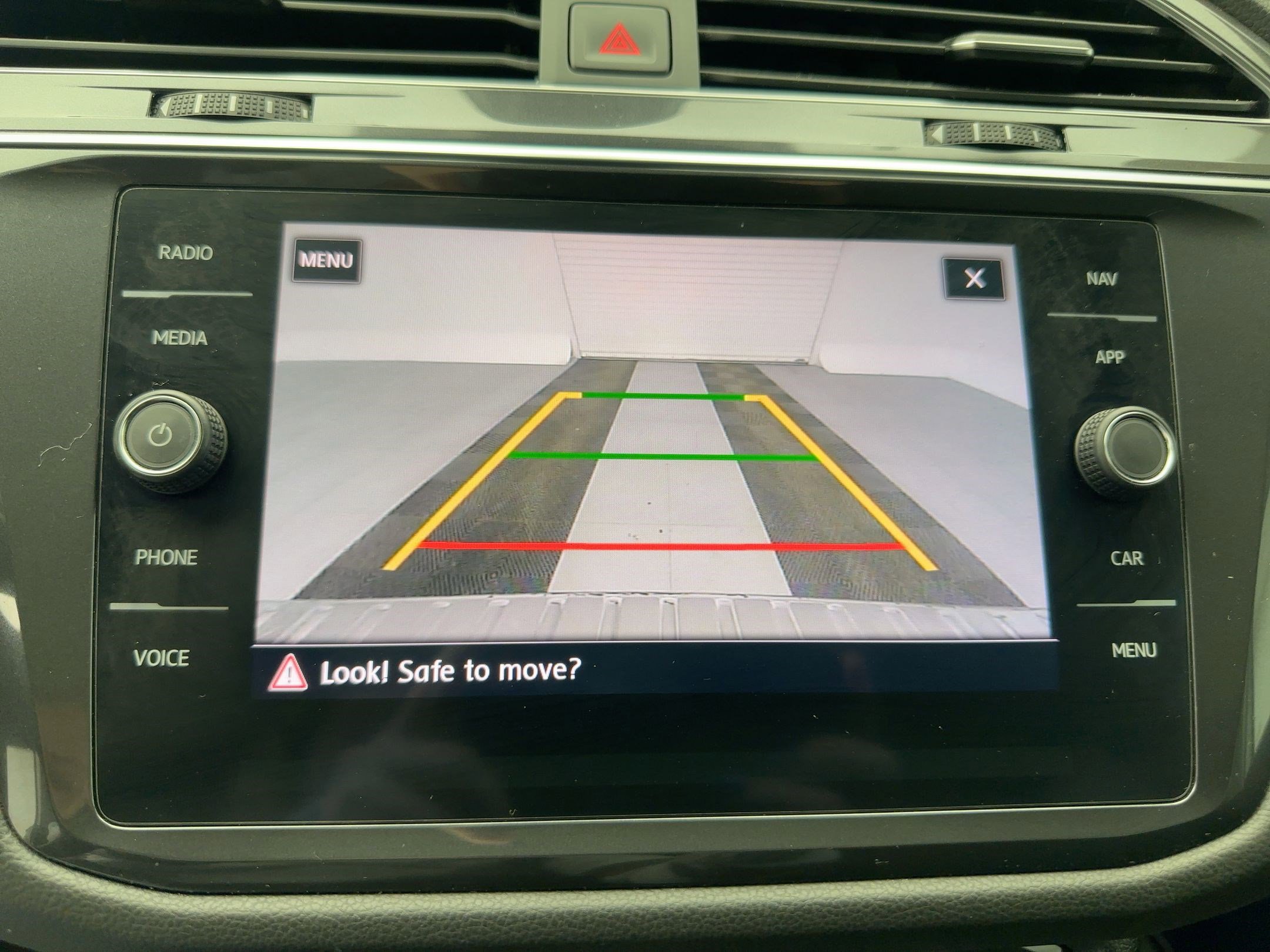 Used 2020 Volkswagen Tiguan SEL image 24