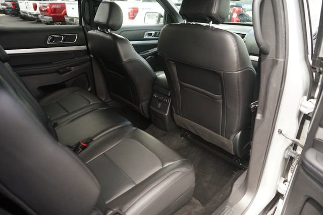 Used 2017 Ford Explorer XLT w/ Equipment Group 202A FWD image 16