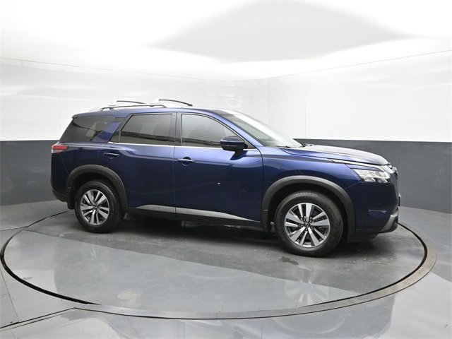Used 2023 Nissan Pathfinder SL w/ Lighting Package (N92) image 17