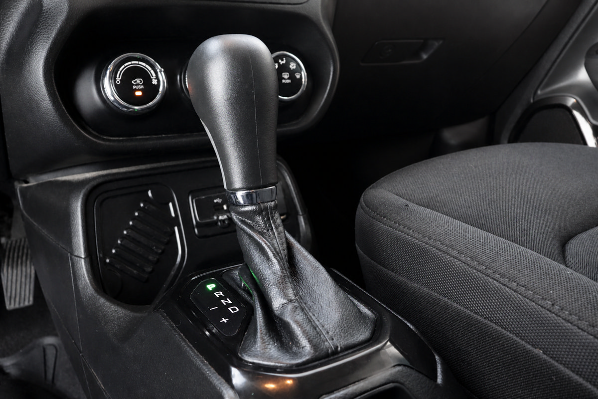 Used 2017 Jeep Renegade Altitude FWD image 35