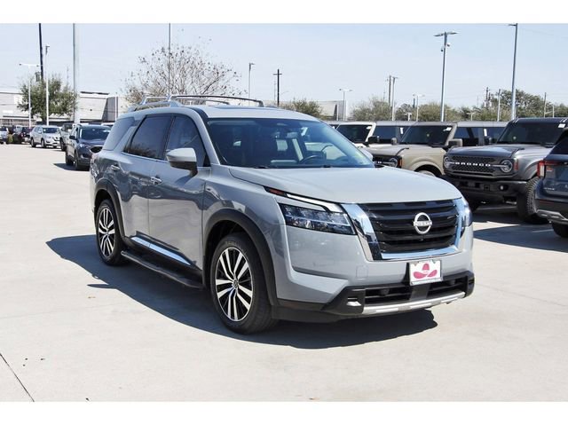 Used 2023 Nissan Pathfinder Platinum w/ Cargo Package AWD/4WD image 6