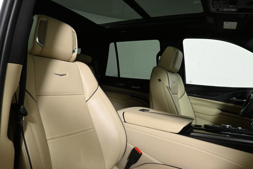 Used 2023 Cadillac Escalade Premium Luxury AWD/4WD image 37