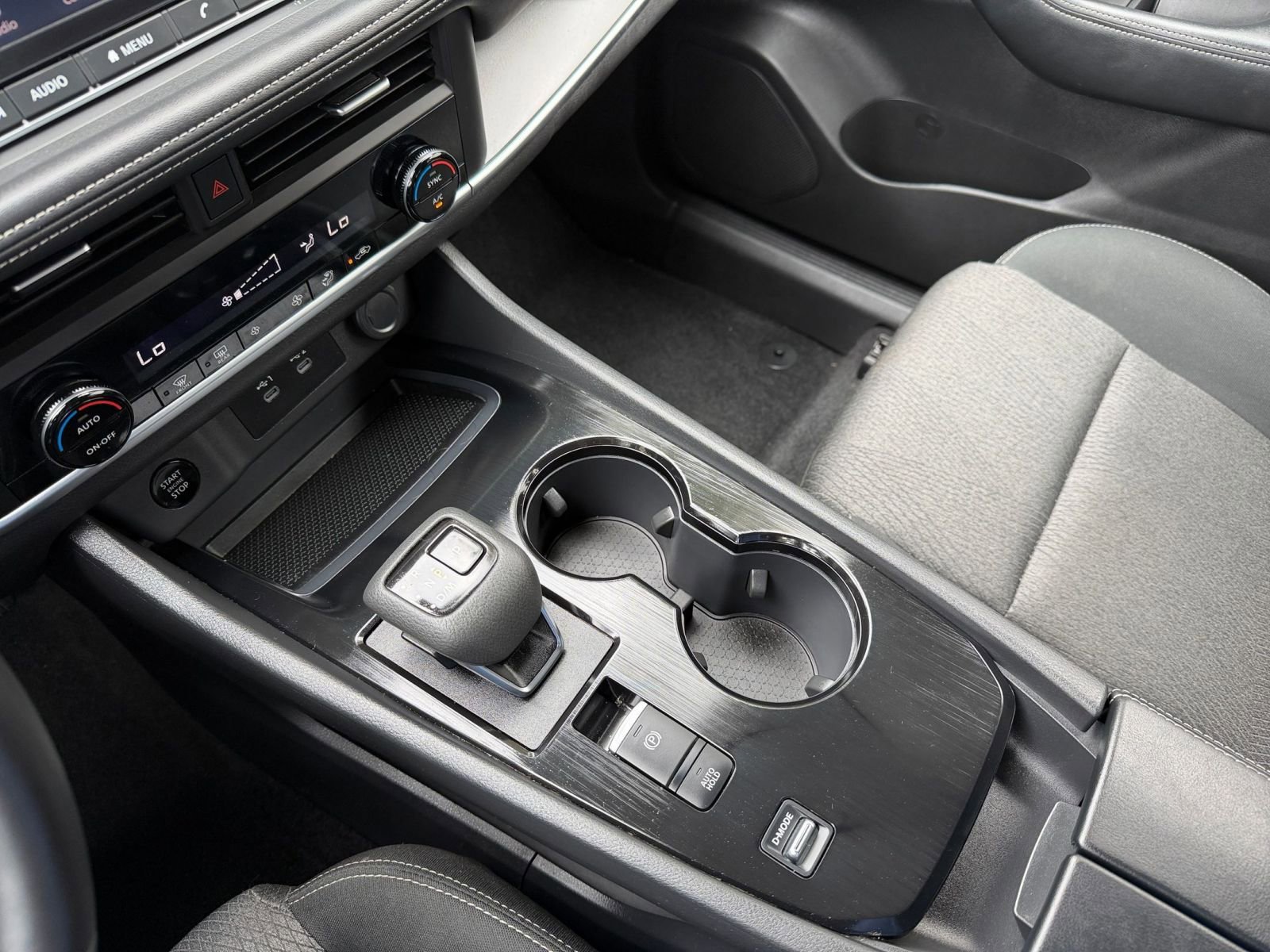Used 2025 Nissan Rogue SV FWD image 43