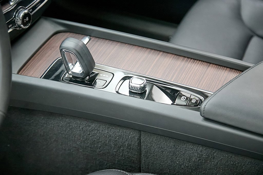 Certified 2023 Volvo XC60 B5 Plus w/ Protection Package Premier image 16