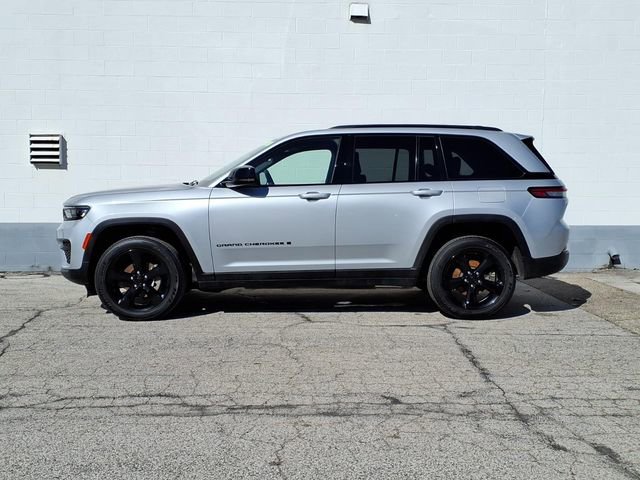 Used 2024 Jeep Grand Cherokee Altitude image 7