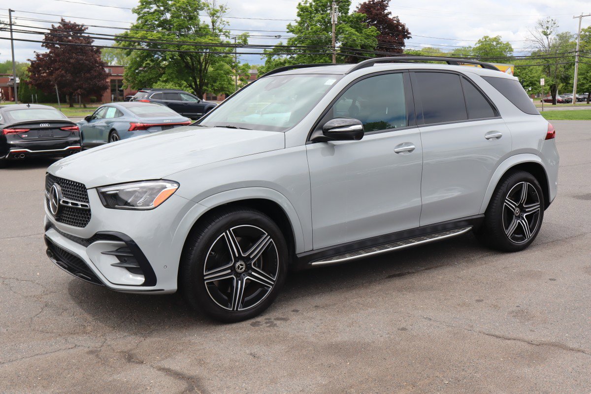 Used 2024 Mercedes-Benz GLE 450 4MATIC w/ AMG Line Exterior image 1