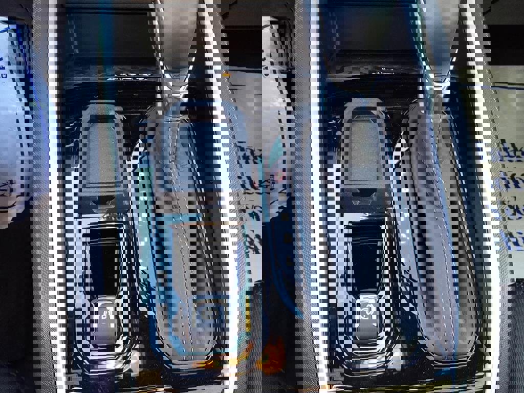 New 2024 Chevrolet Colorado LT w/ LT Convenience Package II image 19