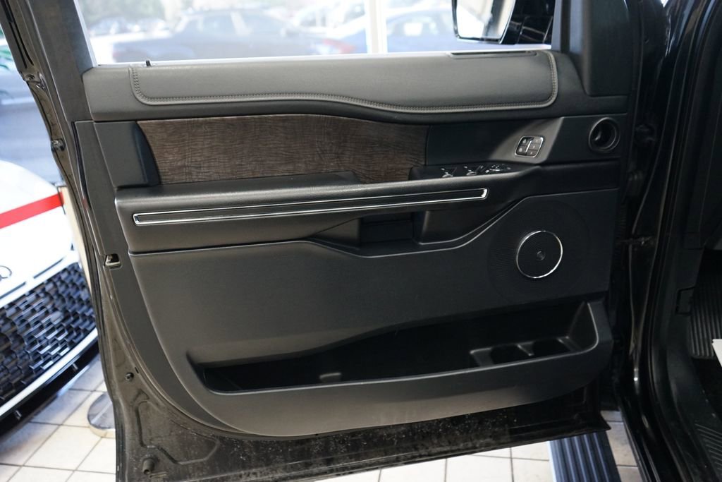 Used 2018 Ford Expedition Limited image 25