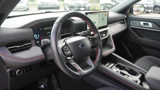 Used 2025 Ford Explorer ST-Line w/ ST-Line Street Pack AWD/4WD image 18