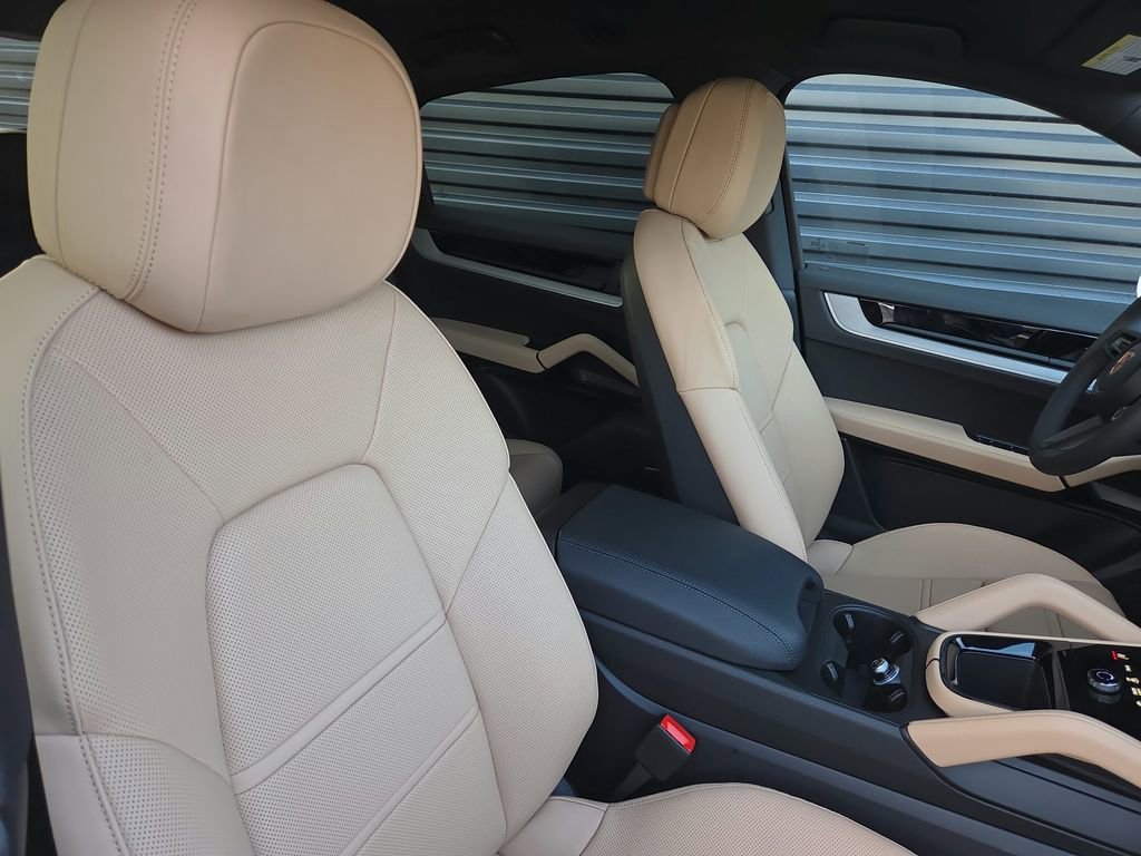 Certified 2026 Porsche Cayenne Coupe image 19