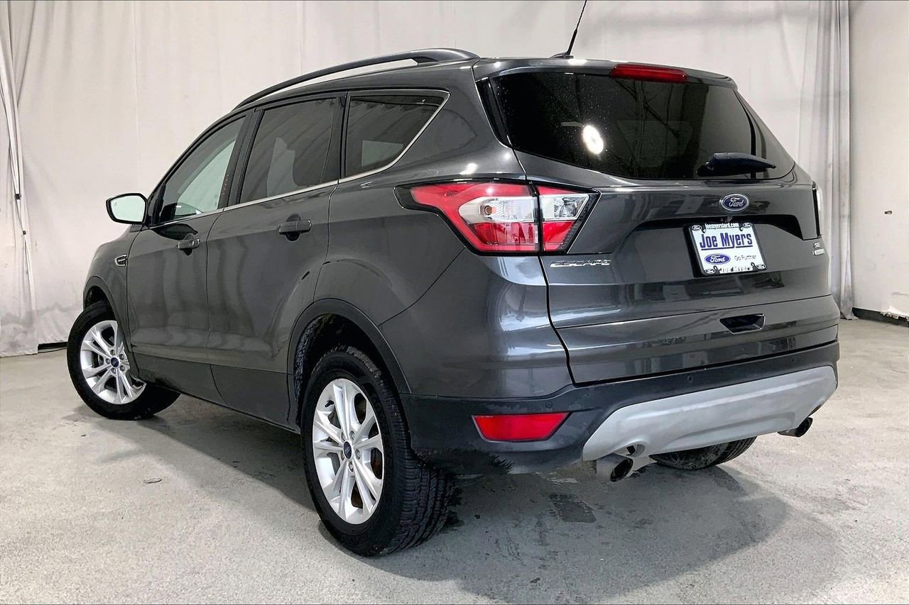 Used 2017 Ford Escape SE w/ SE Leather Comfort Package FWD image 5