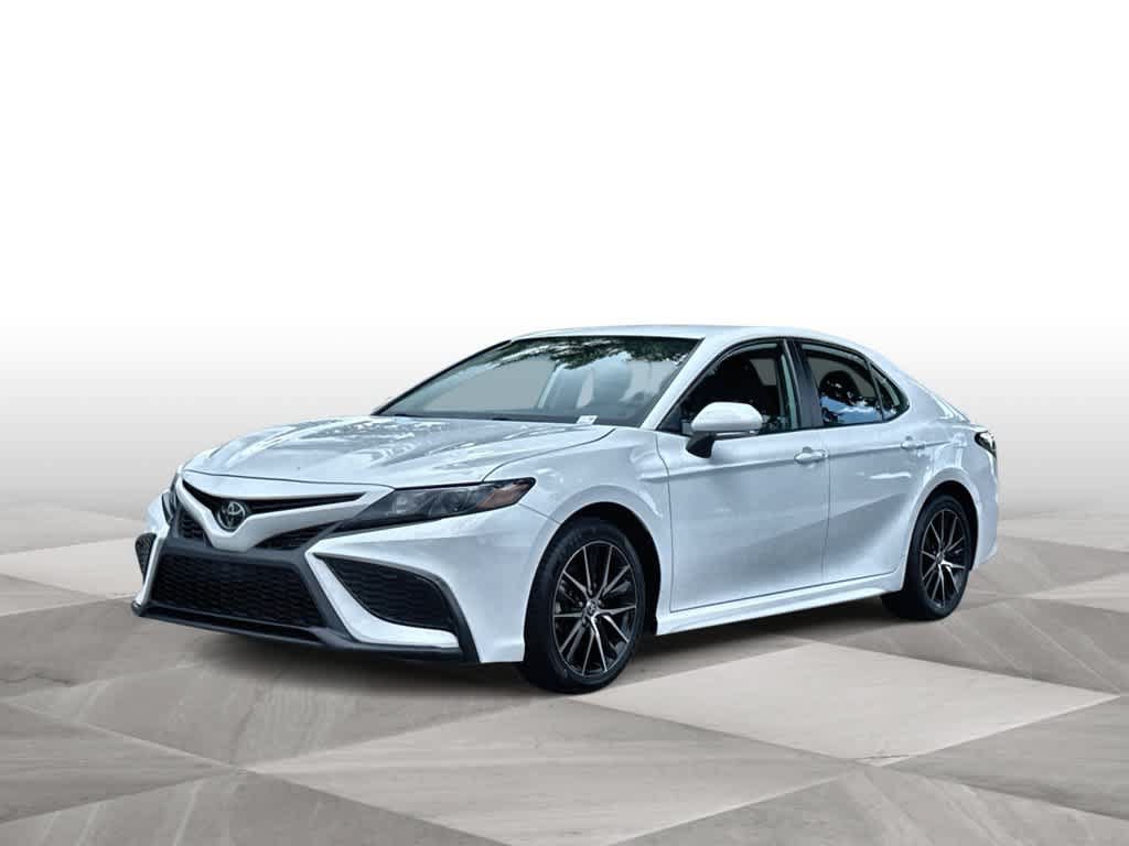 Used 2024 Toyota Camry SE w/ Convenience Package FWD image 4