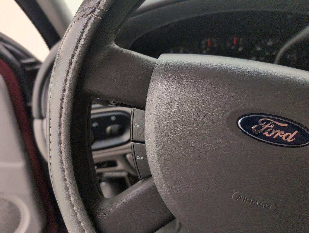 Used 2005 Ford Taurus SE FWD image 32