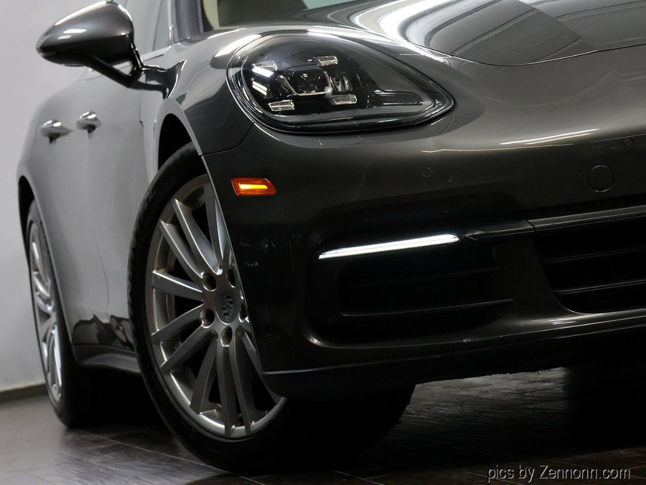 Used 2017 Porsche Panamera Sedan image 4