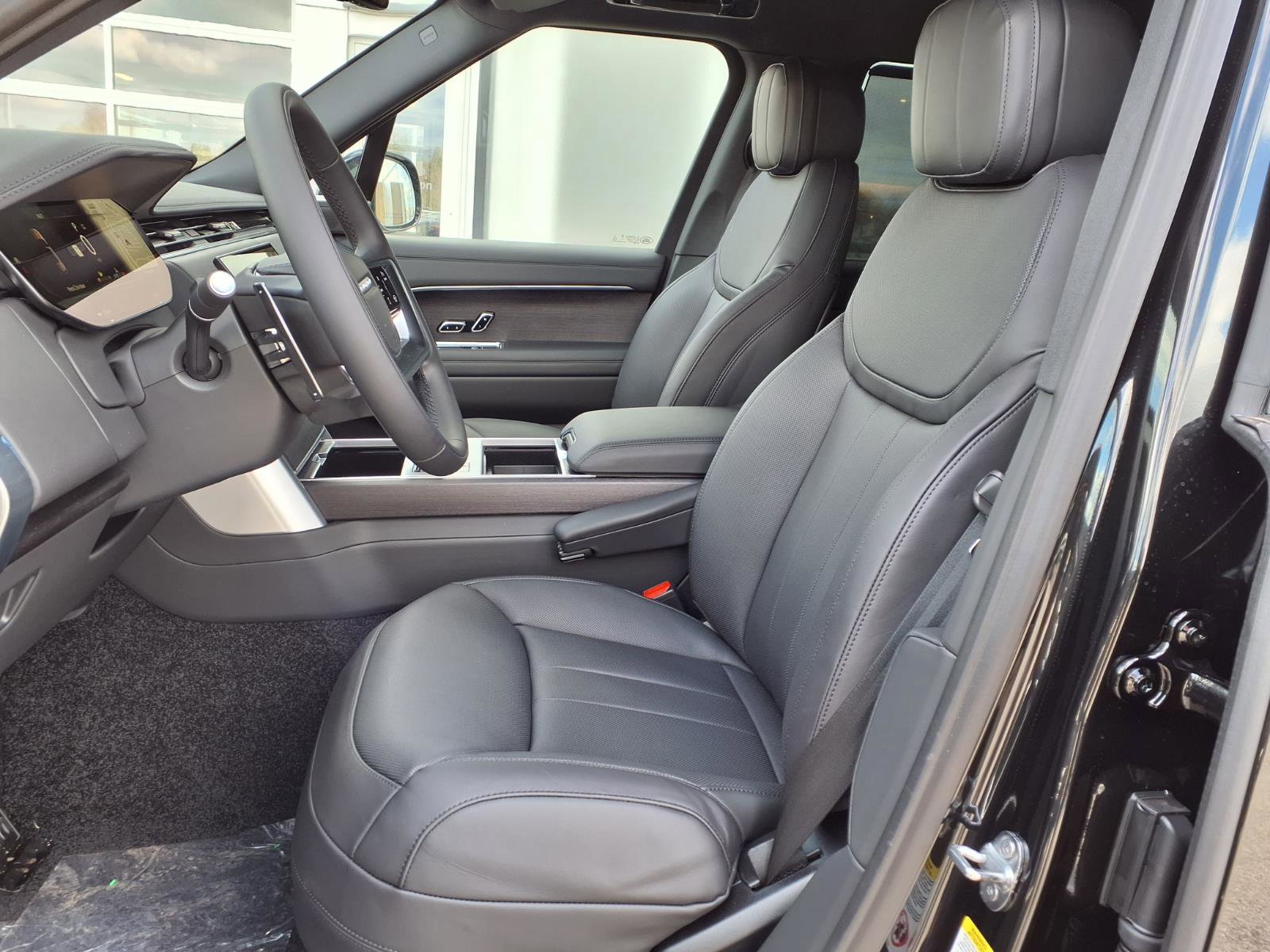 New 2026 Land Rover Range Rover Long Wheelbase SE image 10