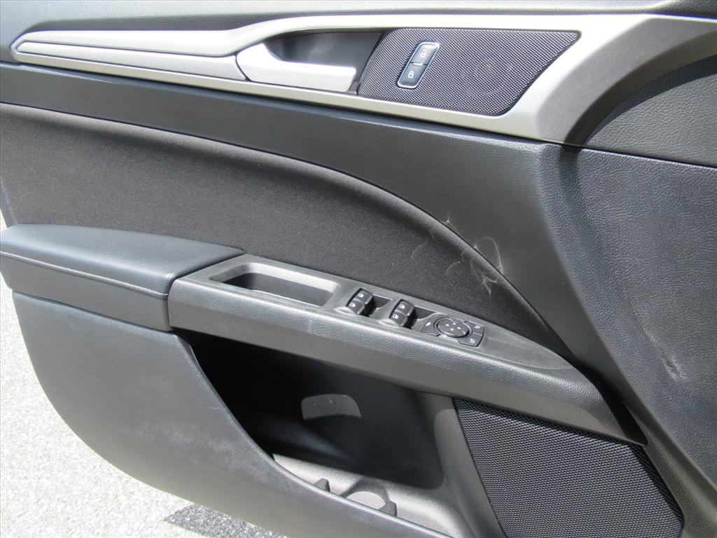 Used 2018 Ford Fusion SE image 17