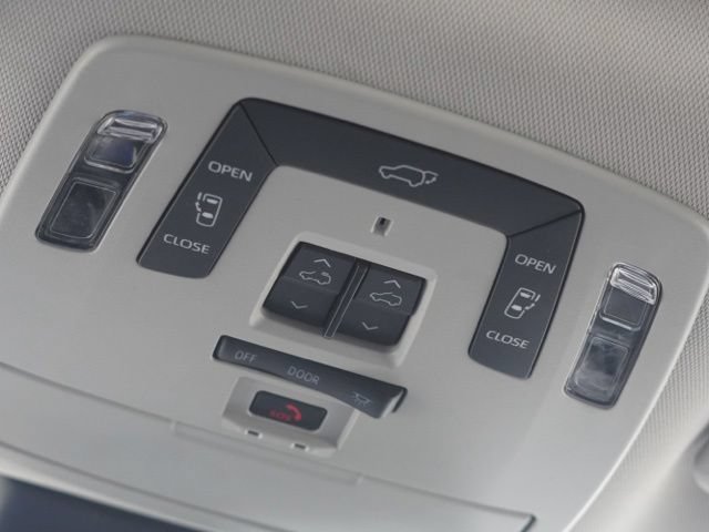Used 2024 Toyota Sienna Limited AWD/4WD image 43