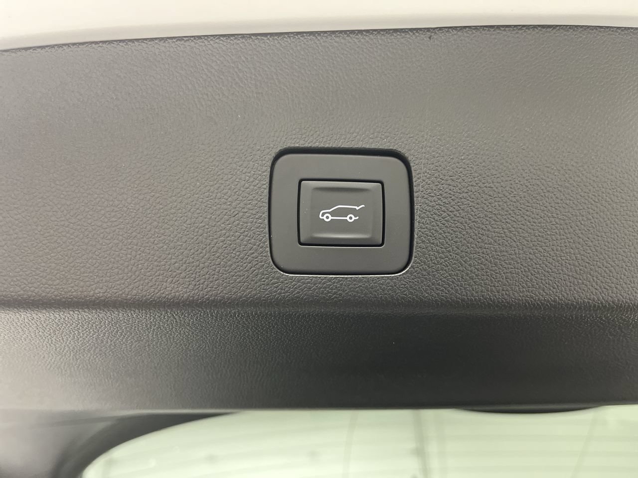 Used 2026 Buick Encore GX Avenir w/ Avenir Technology Package AWD/4WD image 32