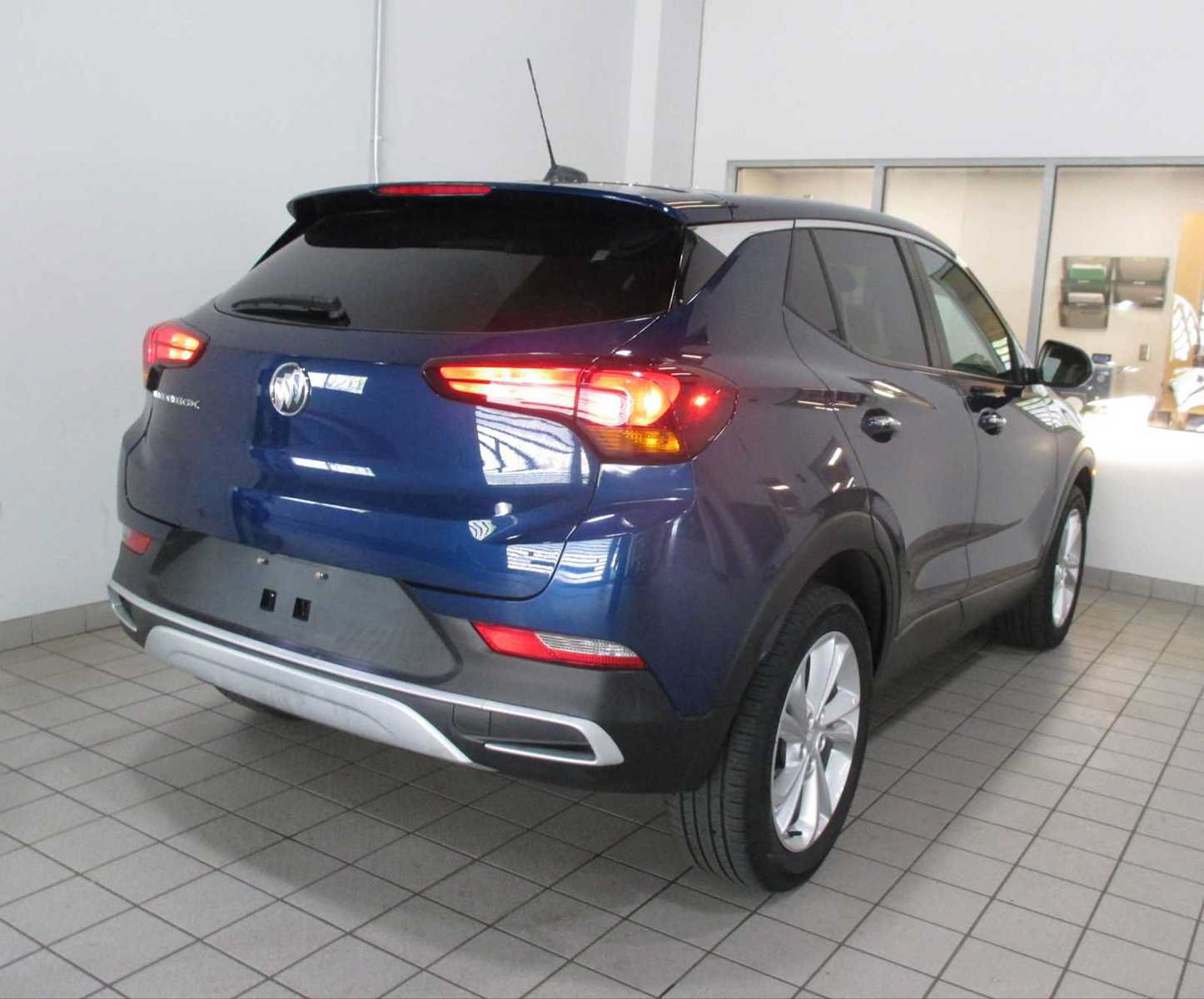 Used 2022 Buick Encore GX Preferred w/ Cold Weather Comfort Package FWD image 9