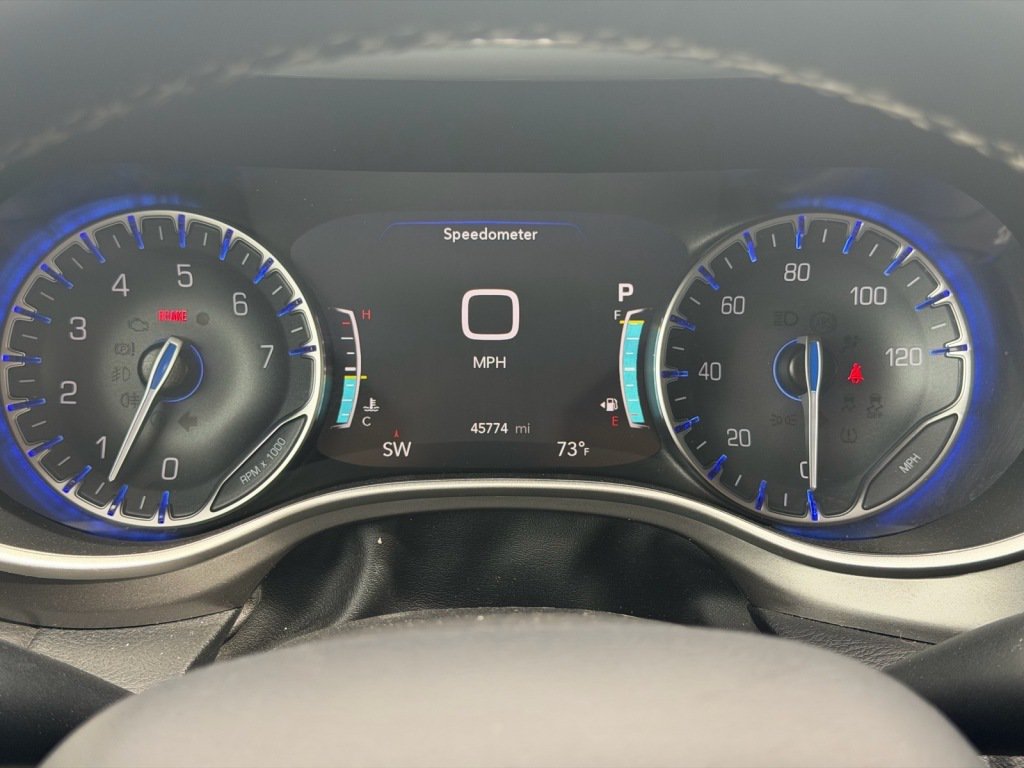 Used 2024 Chrysler Pacifica Touring-L FWD image 12