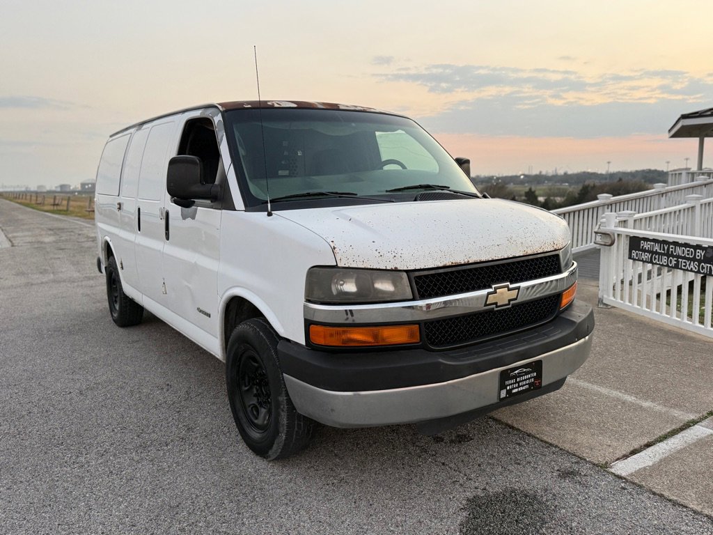 Used 2005 Chevrolet Express 3500 w/ Express Access Plus Package image 3