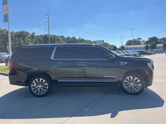 Used 2021 GMC Yukon XL Denali w/ Denali Premium Package image 7