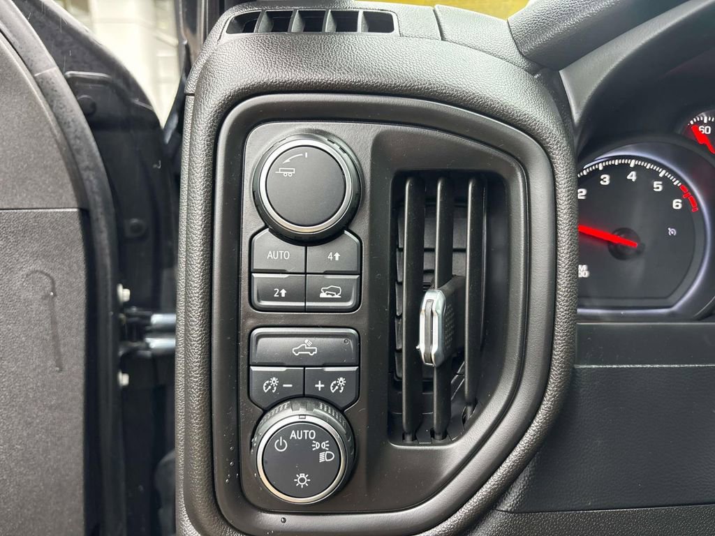 Used 2021 Chevrolet Silverado 1500 Custom image 16