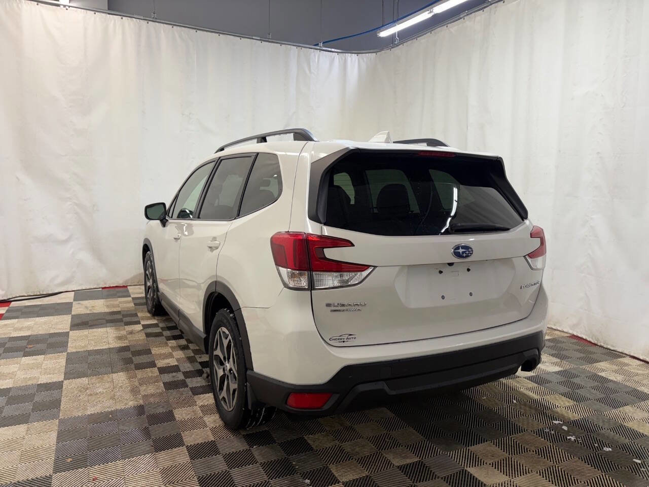 Used 2019 Subaru Forester Premium w/ All-Weather Package image 5