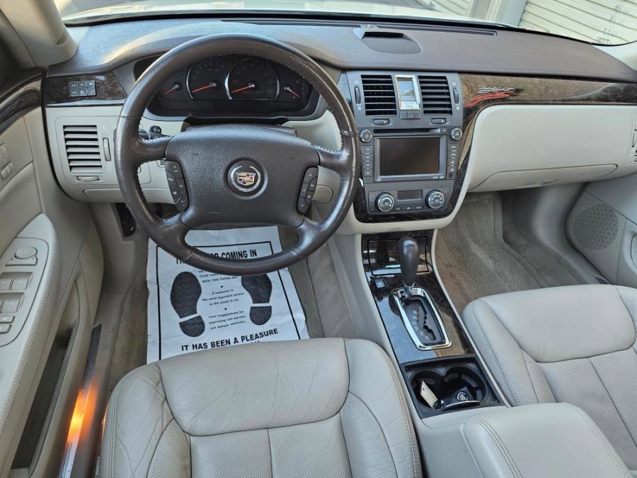 Used 2008 Cadillac DTS w/ Sun And Navigation Package FWD image 15