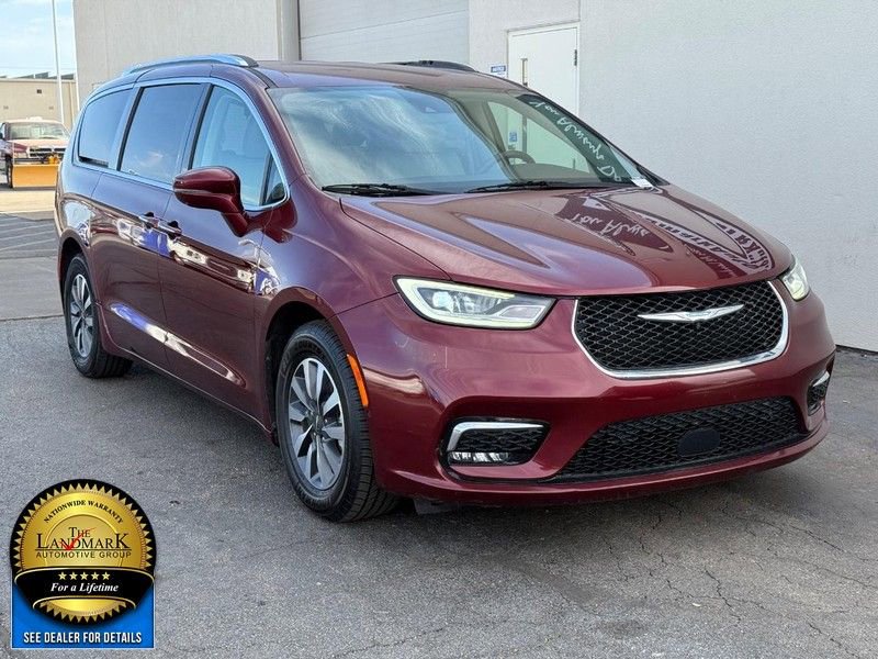 Used 2021 Chrysler Pacifica Touring-L image 2