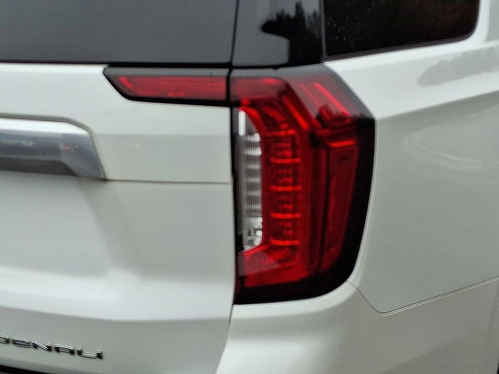 Used 2024 GMC Yukon Denali w/ Advanced Technology Package image 9