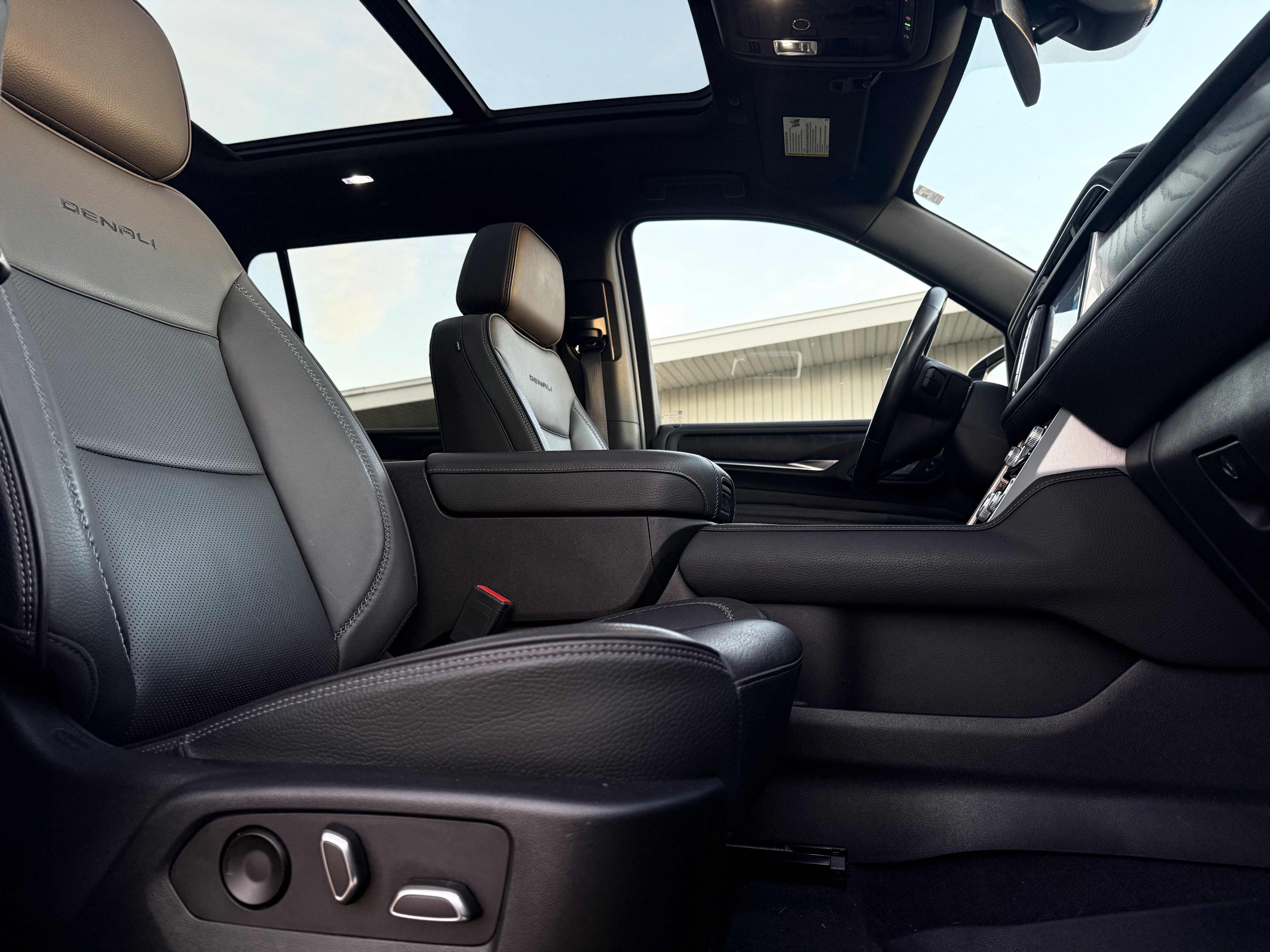 Certified 2022 GMC Yukon XL Denali image 12