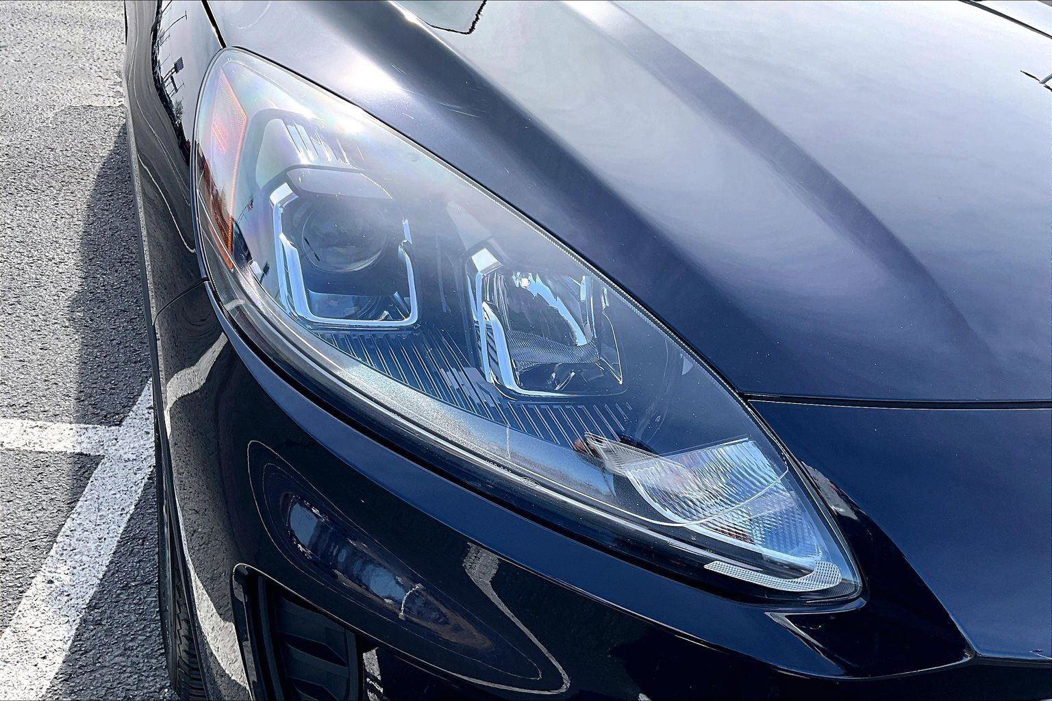 Used 2021 Ford Escape SE w/ SE Sport Appearance Package image 30