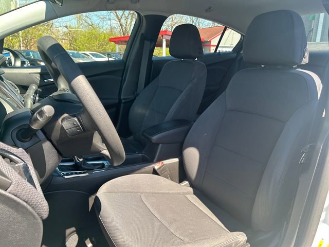 Used 2019 Chevrolet Cruze LT image 10