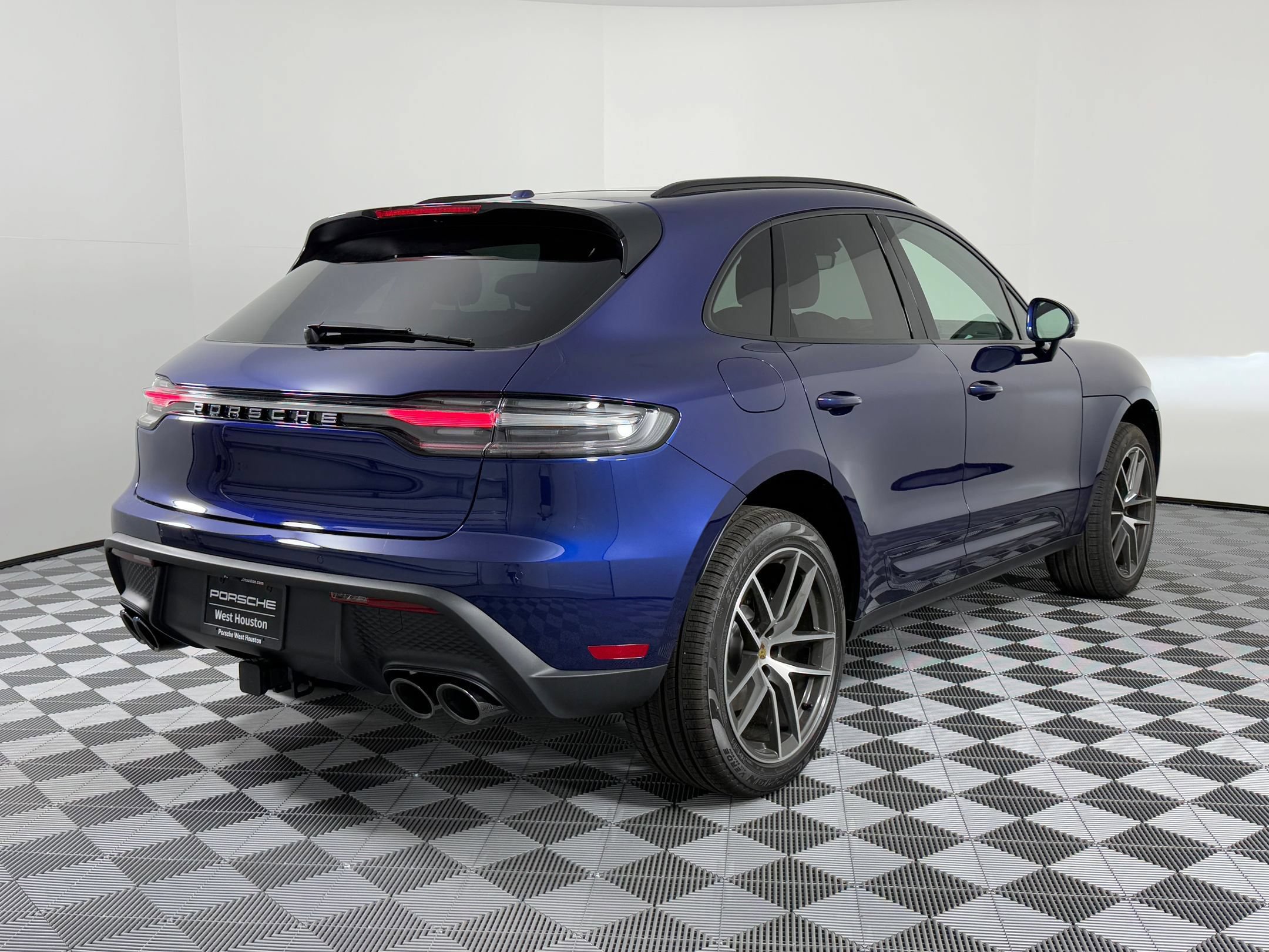 Certified 2026 Porsche Macan AWD/4WD image 9