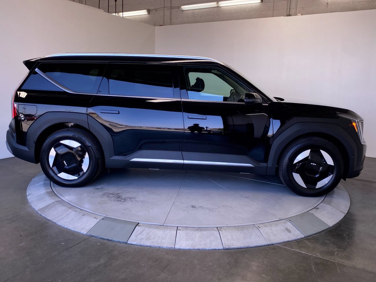 New 2026 Kia EV9 Wind AWD/4WD image 6