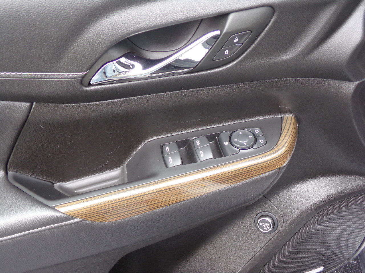 Used 2023 GMC Acadia SLE w/ Driver Convenience Package image 13